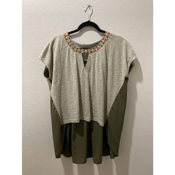 MISS ME Tan and Green Keyhole Top Size L - Picture 1 of 5